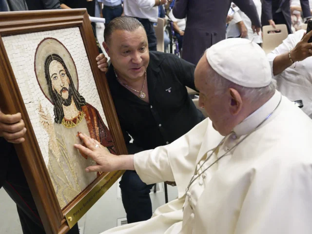 Papa François’a Olağanüstü Bir Bağış: İnançla Taşınan Bir Buluşma